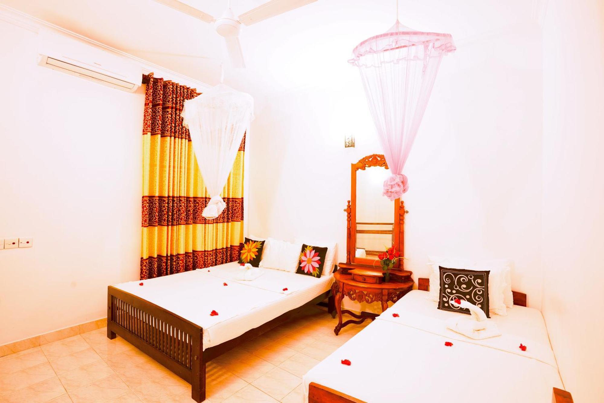 Frangipani Motel กอลล์ ภายนอก รูปภาพ