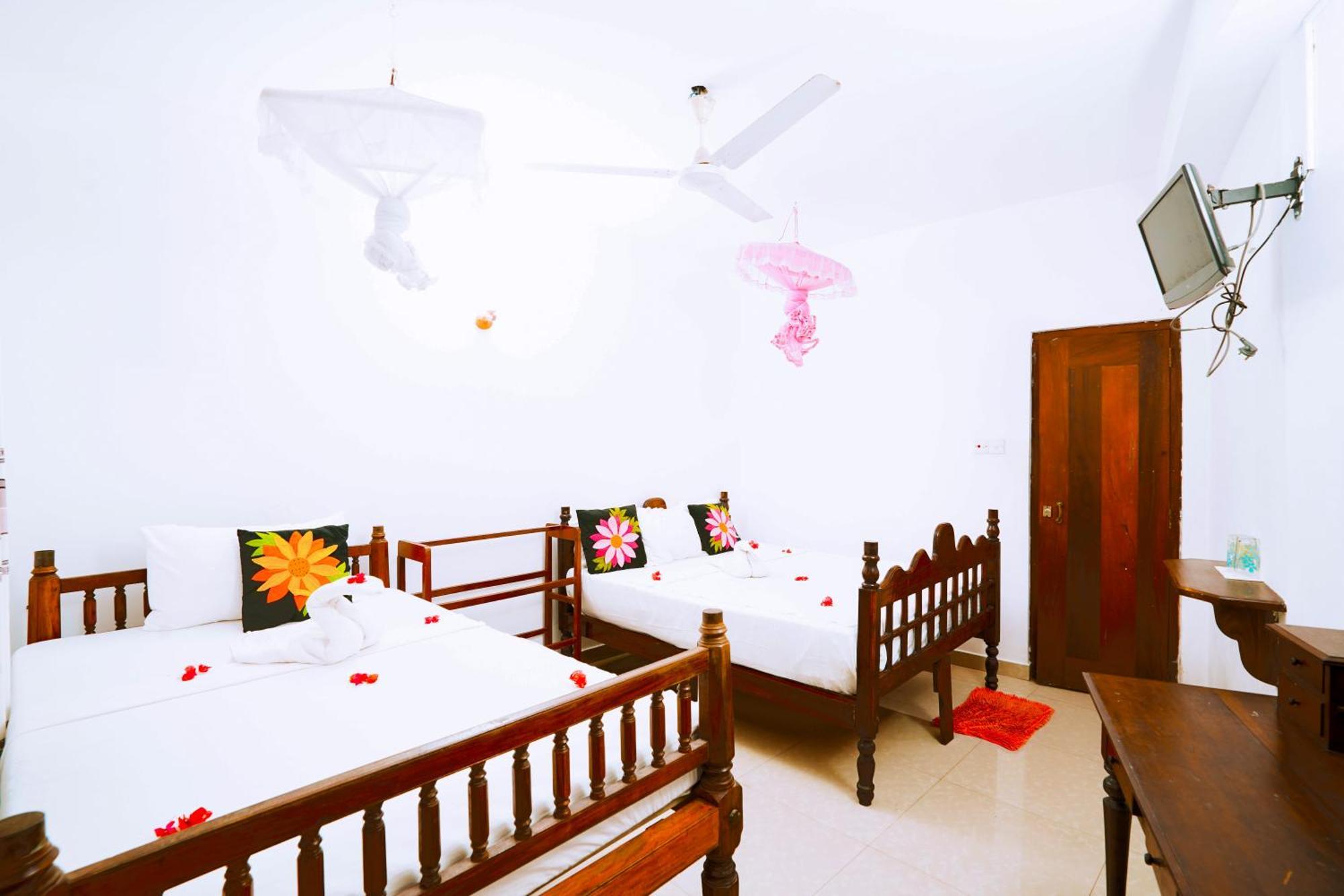 Frangipani Motel กอลล์ ภายนอก รูปภาพ