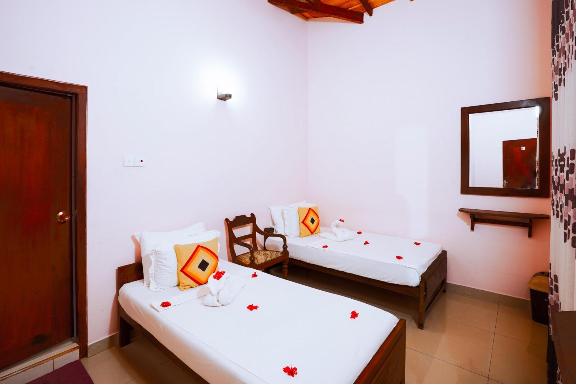 Frangipani Motel กอลล์ ภายนอก รูปภาพ